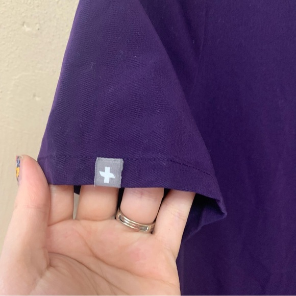 Figs Casma Three Pocket Scrub Top in Purple Size Medium - Picture 3 of 8